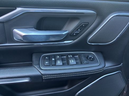 Used 2019 RAM 1500 Laramie AWD/4WD image 16