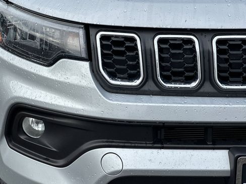 Used 2024 Jeep Compass Latitude image 42