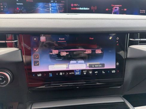 New 2026 Lincoln Navigator Reserve w/ Jet Appearance Package AWD/4WD image 19