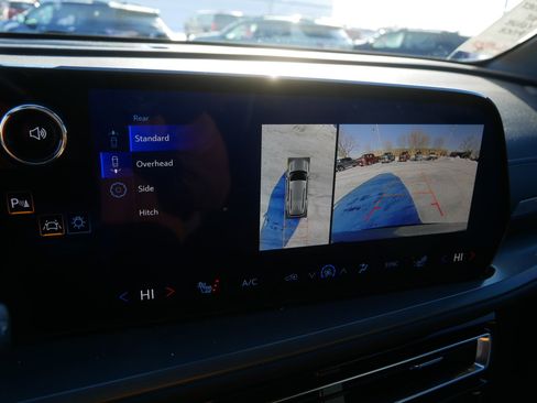 Used 2024 Chevrolet Traverse LT w/ Trailering Package image 28