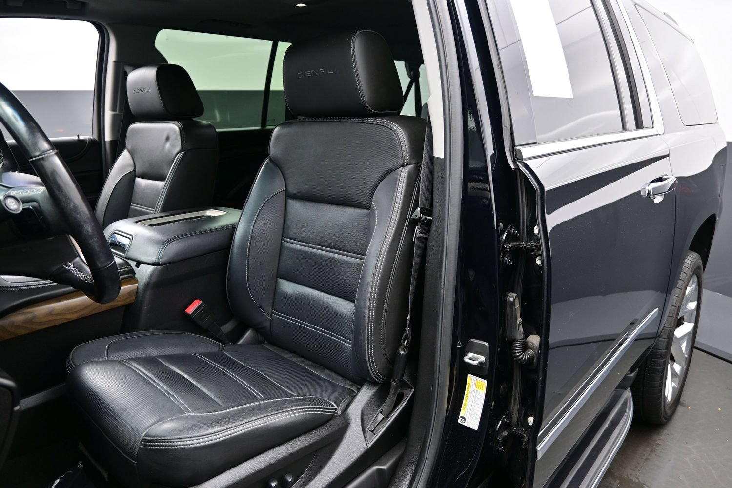 Used 2019 GMC Yukon XL Denali AWD/4WD image 15