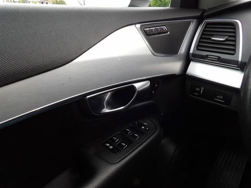 Used 2018 Volvo XC90 T5 Momentum FWD image 28