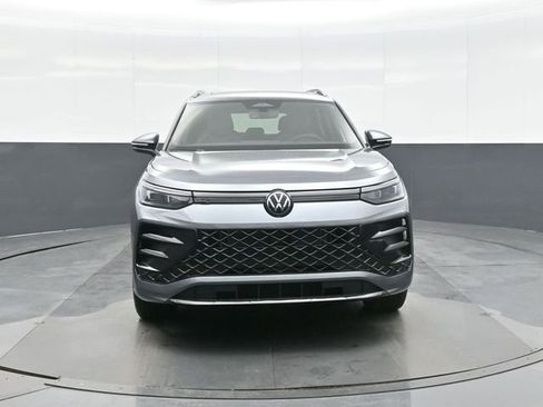New 2026 Volkswagen Tiguan SE R-Line AWD/4WD image 2