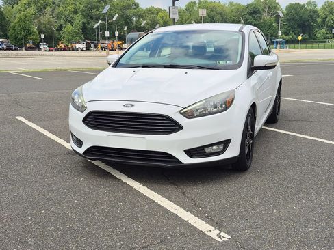 Used 2016 Ford Focus SE FWD image 1