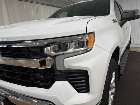 New 2026 Chevrolet Silverado 1500 LT w/ Z71 Off-Road Package AWD/4WD image 14