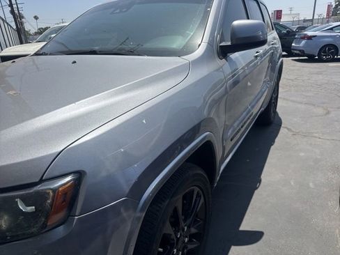 Used 2021 Jeep Grand Cherokee Laredo X RWD image 2