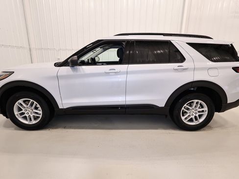 New 2026 Ford Explorer Active image 5