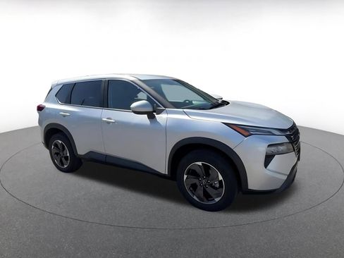 Used 2025 Nissan Rogue SV AWD/4WD image 3