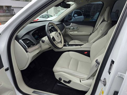 Certified 2024 Volvo XC90 T8 Plus w/ Protection Package Premier image 22