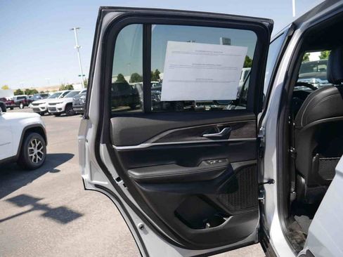 New 2025 Jeep Grand Cherokee Limited image 11