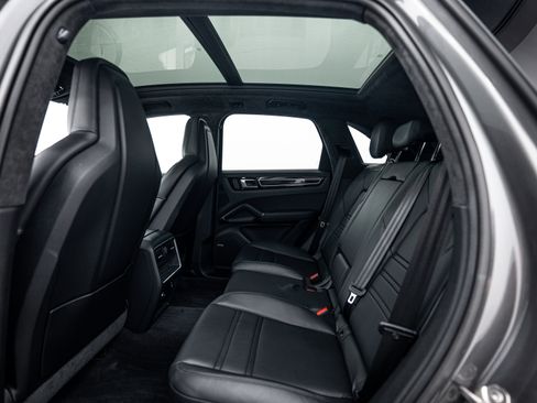 Certified 2022 Porsche Cayenne GTS AWD/4WD image 21