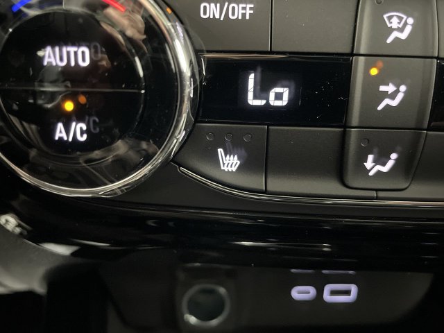 Used 2024 Chevrolet Trax RS w/ Sunroof Package FWD image 29