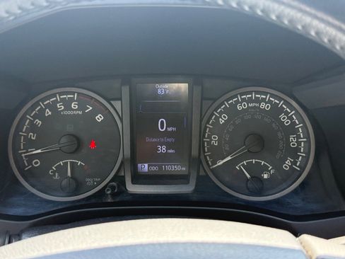 Used 2017 Toyota Tacoma TRD Sport w/ Tow Package (A/T) AWD/4WD image 15