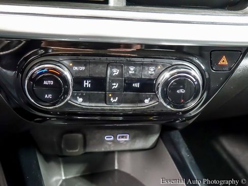 Certified 2025 Chevrolet Trax LT w/ LT Convenience Package image 16