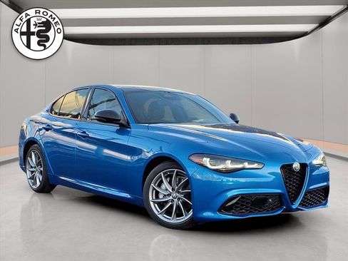 New 2025 Alfa Romeo Giulia image 1