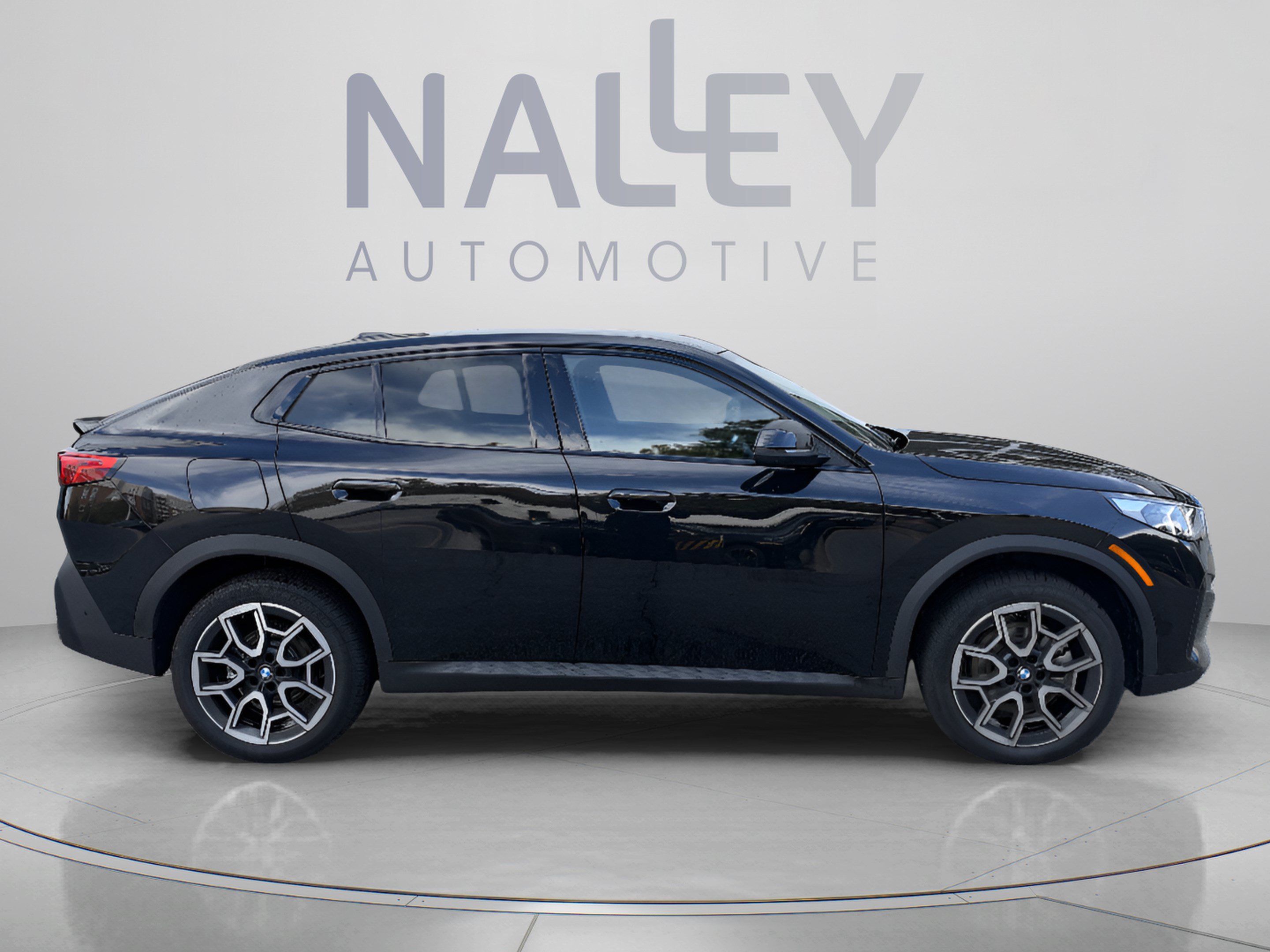Used 2026 BMW X2 xDrive28i AWD/4WD image 4