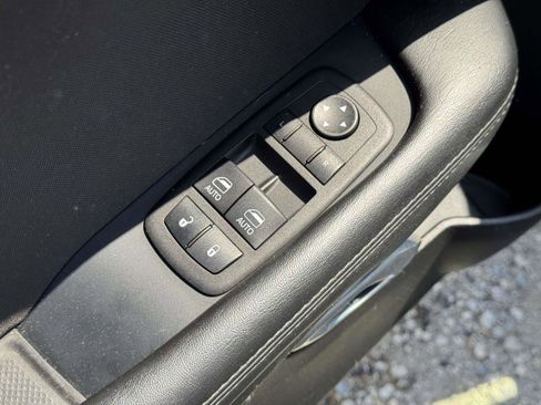 Used 2023 Dodge Challenger SXT RWD image 11
