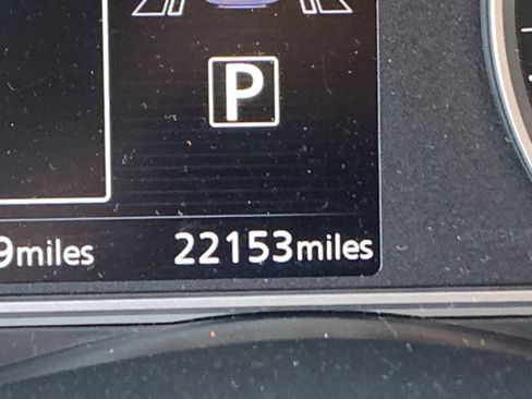 Used 2025 Nissan Versa SV image 9