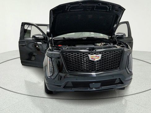 Certified 2025 Cadillac Escalade Sport Platinum w/ LPO, Floor Liner Package AWD/4WD image 15