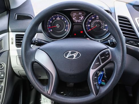 Used 2014 Hyundai Elantra SE image 17
