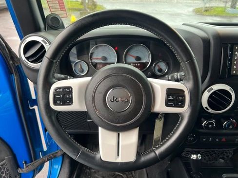 Used 2014 Jeep Wrangler Unlimited Sahara image 18