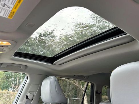 Used 2022 Toyota Highlander XLE image 15