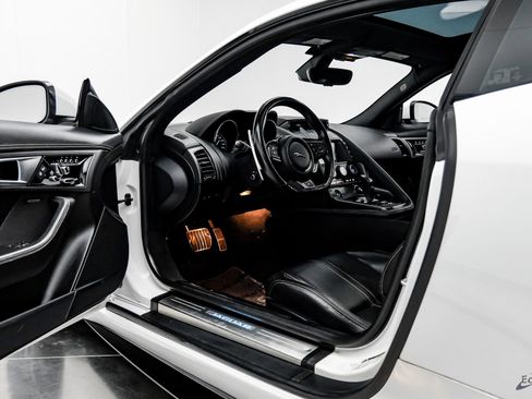 Used 2016 Jaguar F-TYPE R image 32