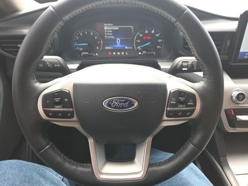 Used 2023 Ford Explorer XLT RWD image 39