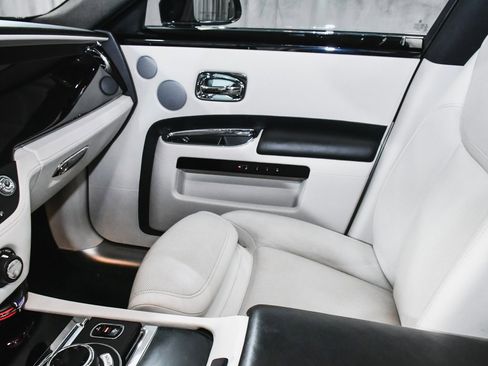 Used 2018 Rolls-Royce Ghost image 42