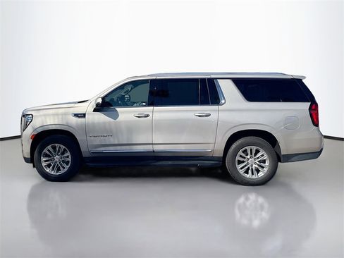 Used 2024 GMC Yukon XL SLT w/ SLT Luxury Package image 4
