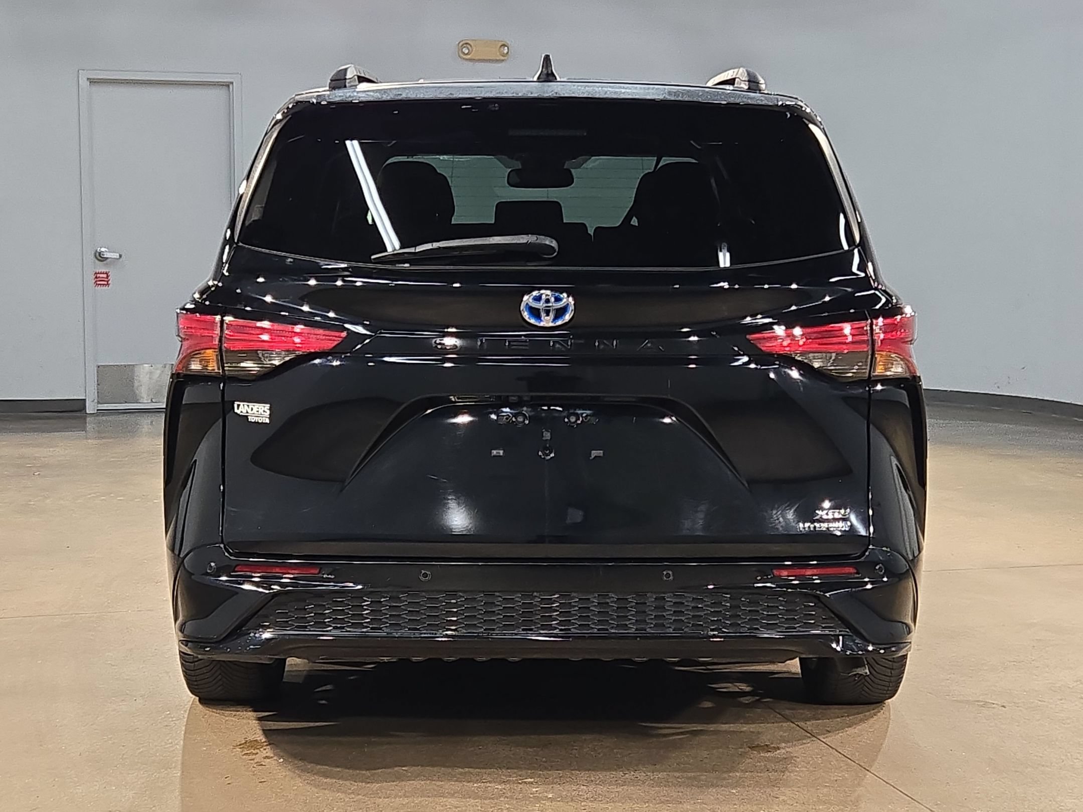 Used 2021 Toyota Sienna XSE FWD image 6