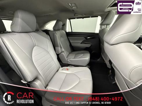 Used 2021 Toyota Highlander XLE image 55