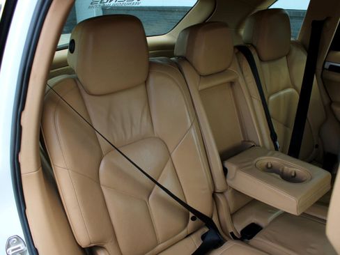 Used 2011 Porsche Cayenne S image 17