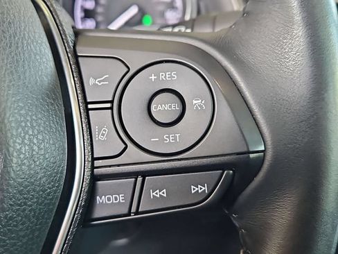 Used 2020 Toyota Camry SE w/ Sunroof Package FWD image 14