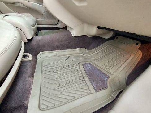 Used 2007 Buick Lucerne CXL image 32