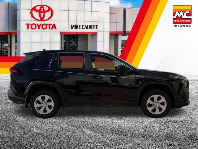 Used 2025 Toyota RAV4 LE FWD image 7