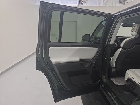 Used 2024 Rivian R1S Adventure AWD/4WD image 17