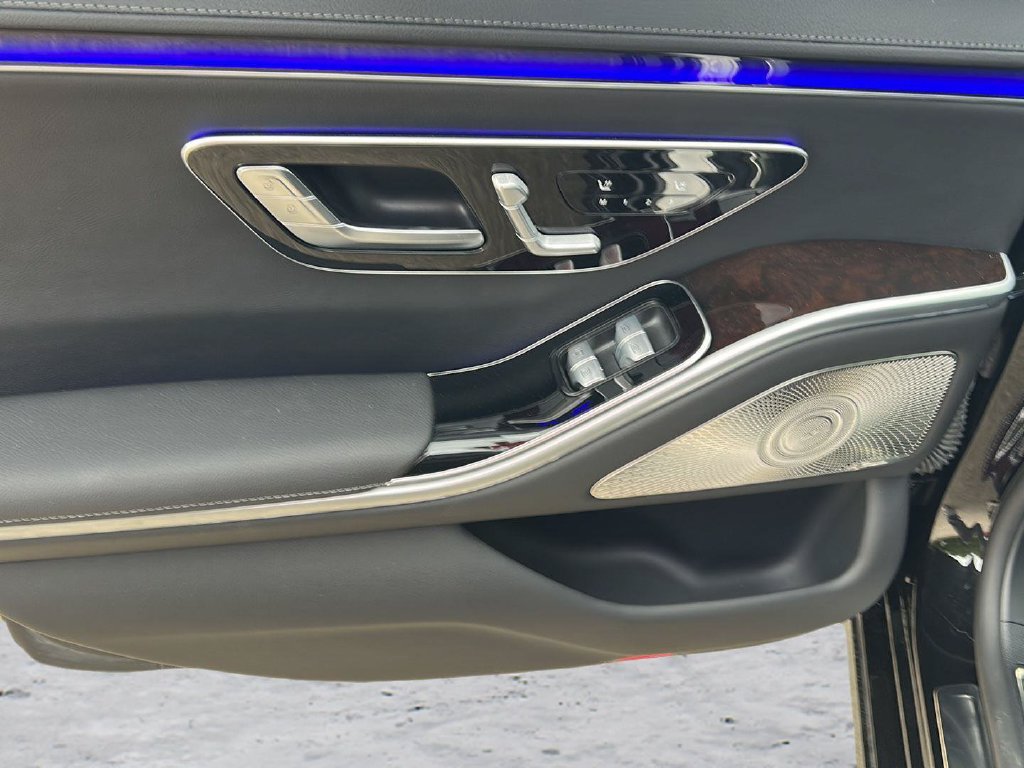 Used 2022 Mercedes-Benz S 500 4MATIC w/ 3D Technology Package image 22