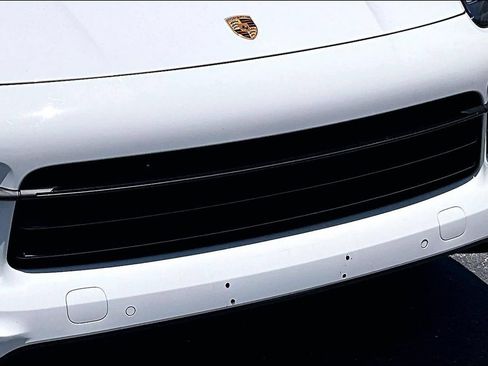 Used 2022 Porsche Cayenne AWD/4WD image 35