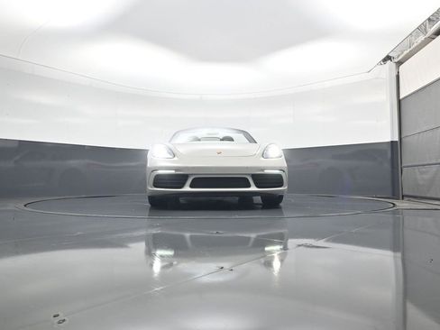 Used 2018 Porsche 718 Boxster image 19