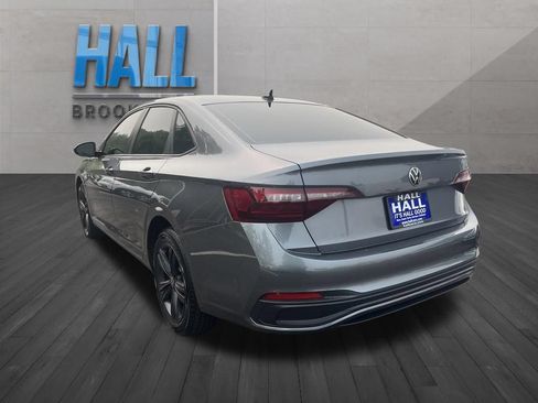 Certified 2024 Volkswagen Jetta SE FWD image 4