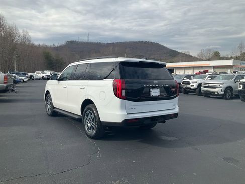 New 2026 Ford Expedition Active image 7