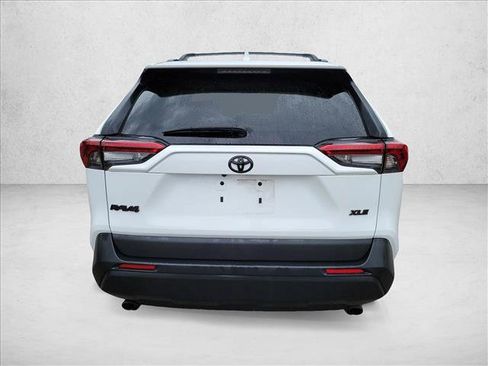 Used 2020 Toyota RAV4 XLE Premium FWD image 6