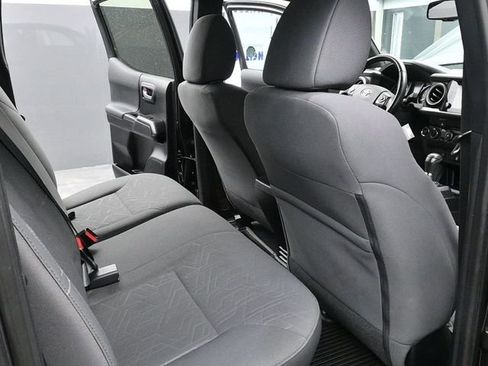 Used 2019 Toyota Tacoma TRD Sport image 12