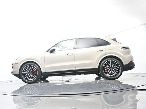 Certified 2026 Porsche Cayenne S AWD/4WD image 48