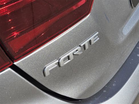 Certified 2022 Kia Forte LXS image 16