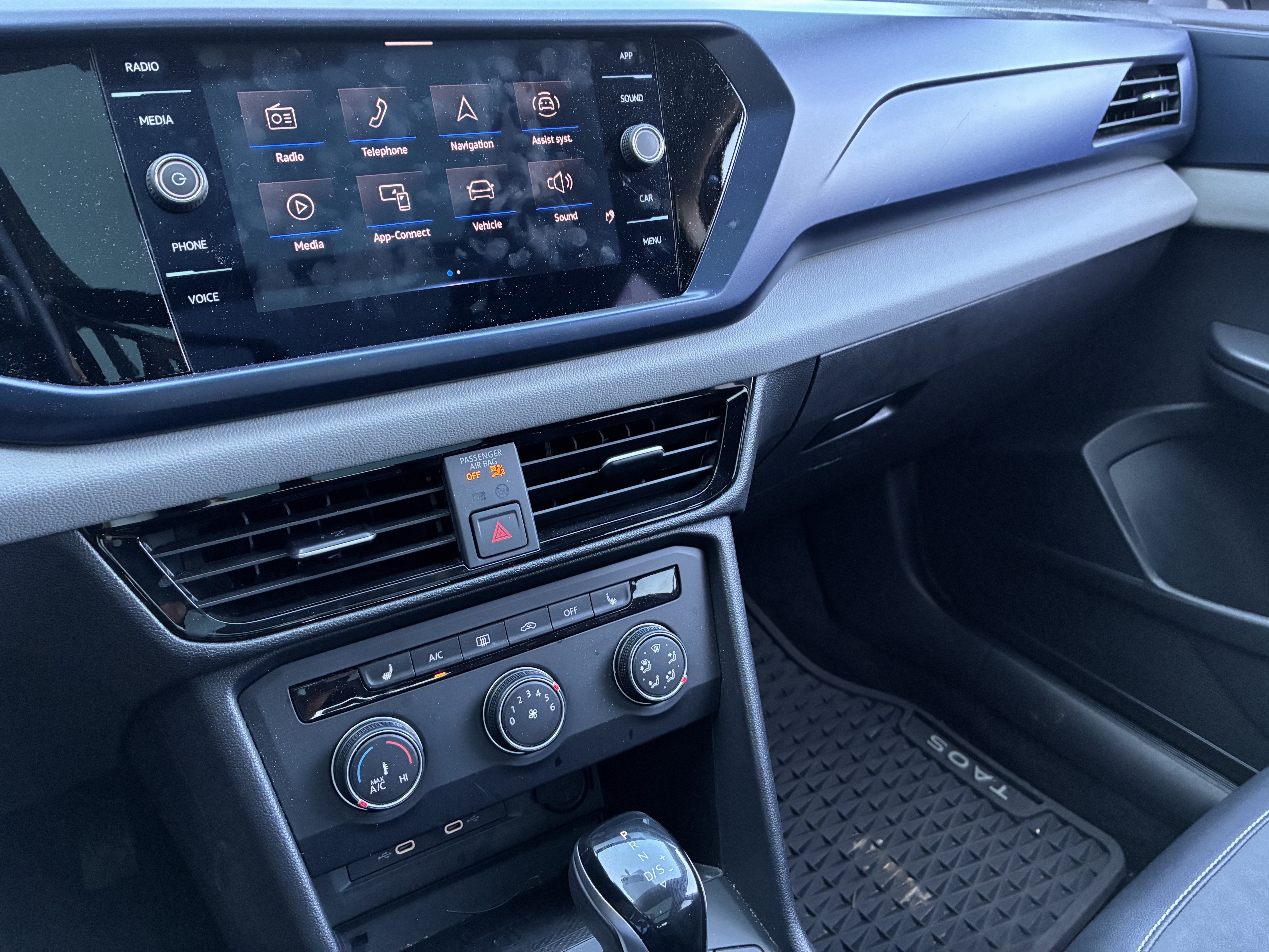 Certified 2022 Volkswagen Taos SE w/ Panoramic Sunroof Package FWD image 25
