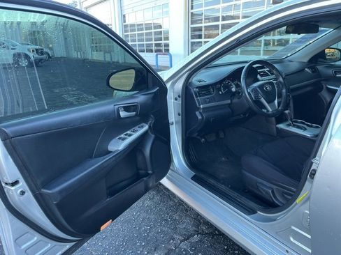 Used 2013 Toyota Camry SE image 4
