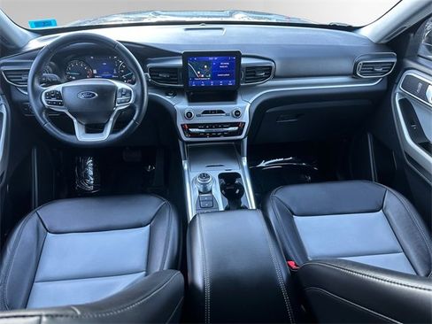 Used 2022 Ford Explorer XLT w/ Equipment Group 202A image 10