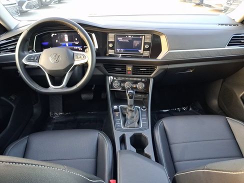 Used 2023 Volkswagen Jetta SE FWD image 9